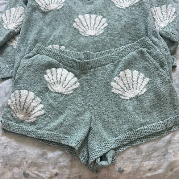Sea Shell Patterned Knit Set - Picture 4 of 5